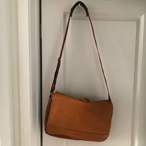 Kenneth Cole Reaction Leather Messenger Bag
